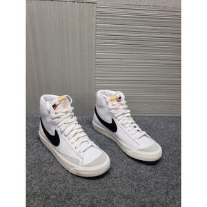 Nike Women Sneaker Shoe 7.5 White Black Swoosh Logo Lace Up High Top Footwear